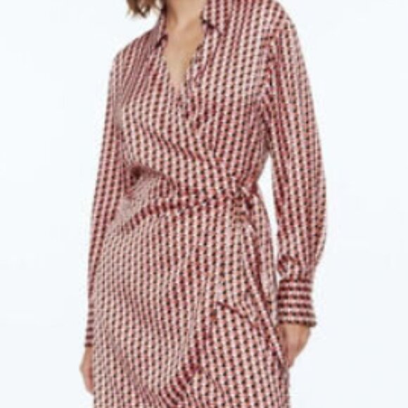 H&M Dresses & Skirts - H&M Geometric Print Colorful Wrap Dress Size Medium